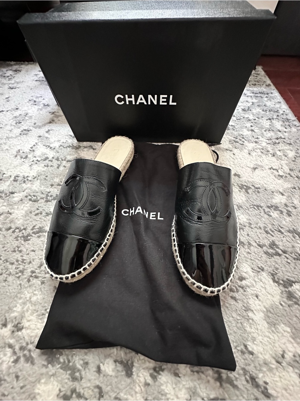 CHANEL Black Leather & Patent Espadrille Slide women’s 7 - Picture 2 of 8
